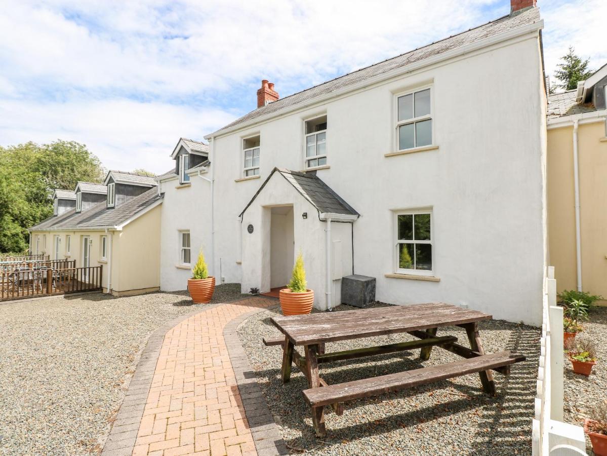 The Old Farm House Tenby Bagian luar foto
